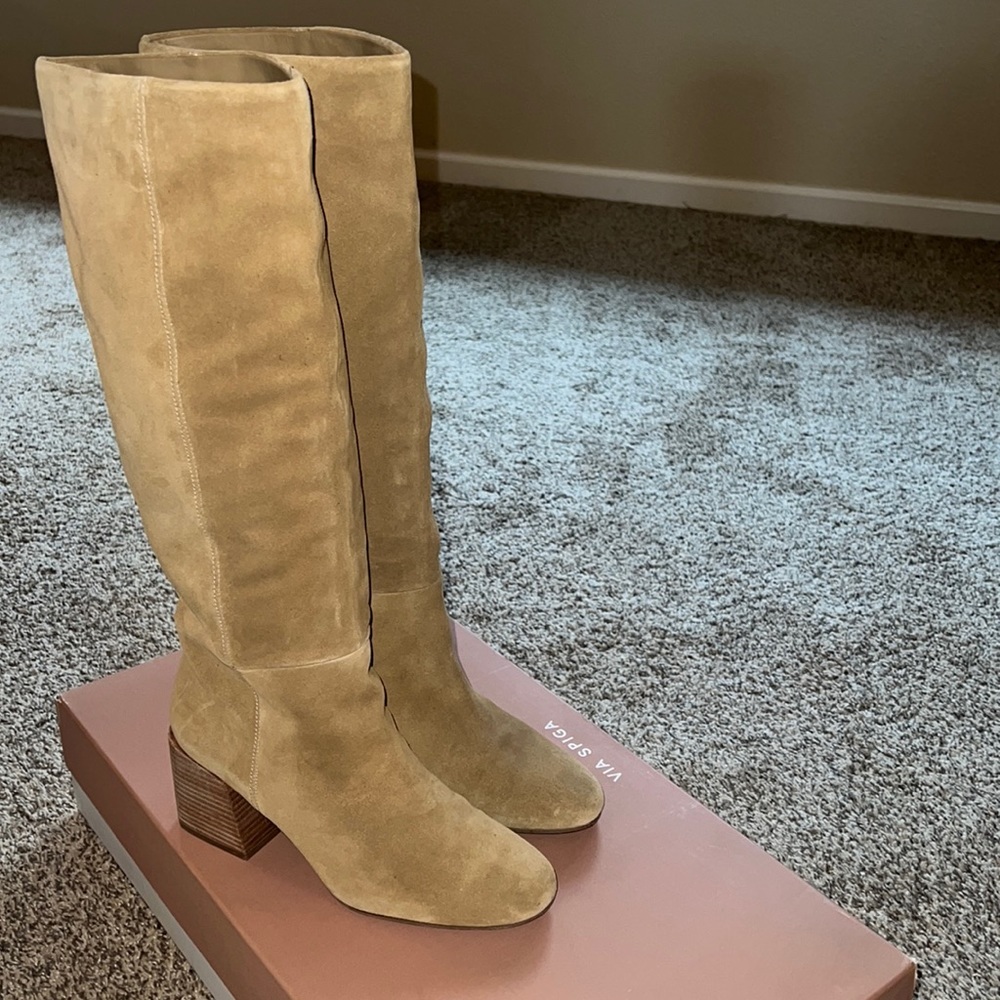 VIA Spiga V-Desi Camel suede knee high boots New in box, 3 inch stacked heel 10M